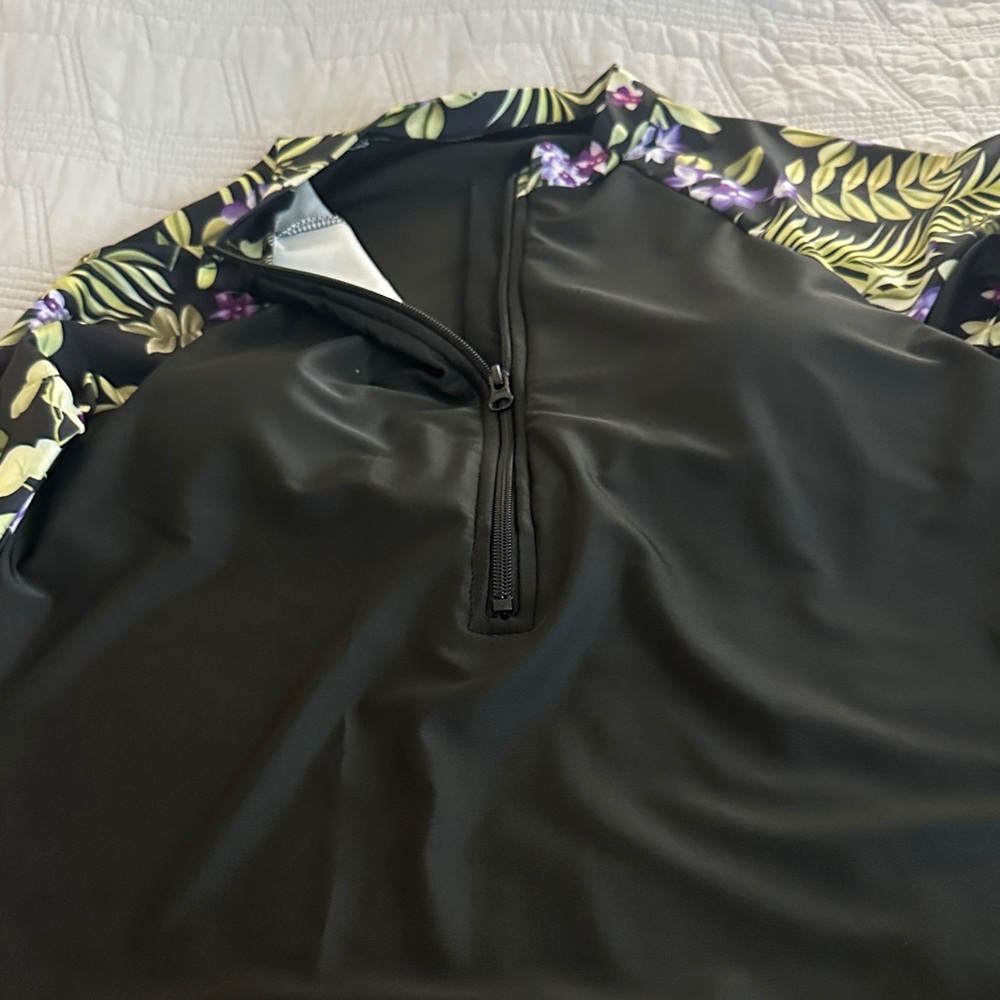 Floral Black Rash Guard Set - Picture 2 of 5